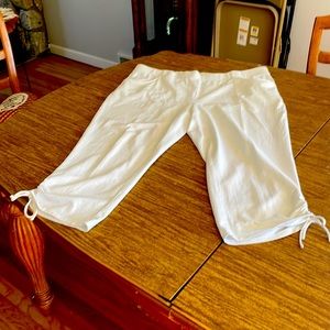 Chicos white knit cropped weekenders size 3